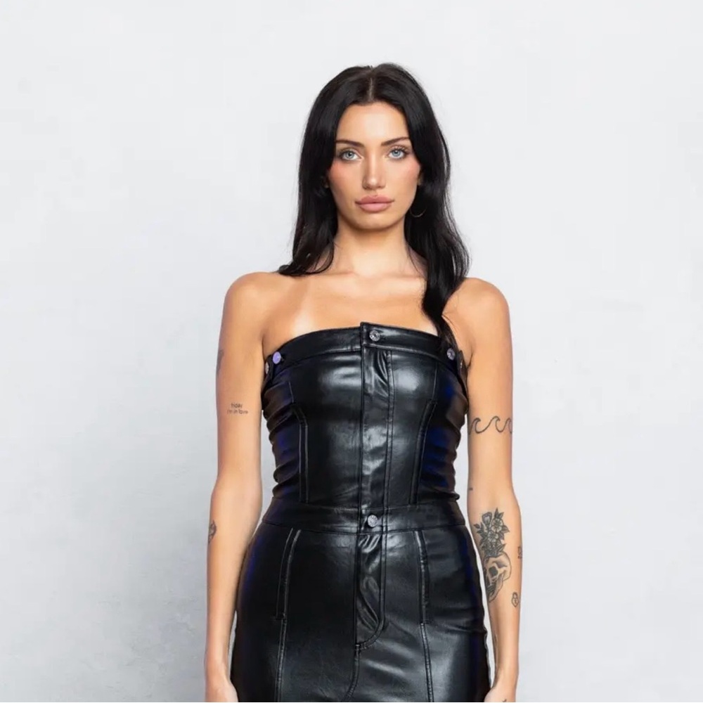 Elegant Black Strapless Dress